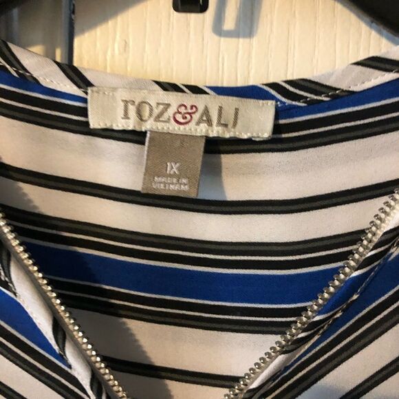 Roz&Ali blouse  - Picture 4 of 6